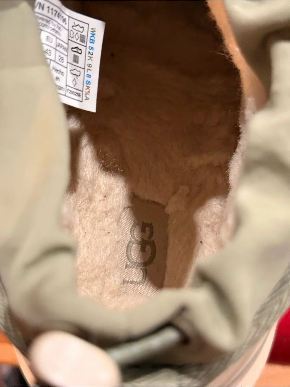 Men's UGG Footwear Subcategory Identification